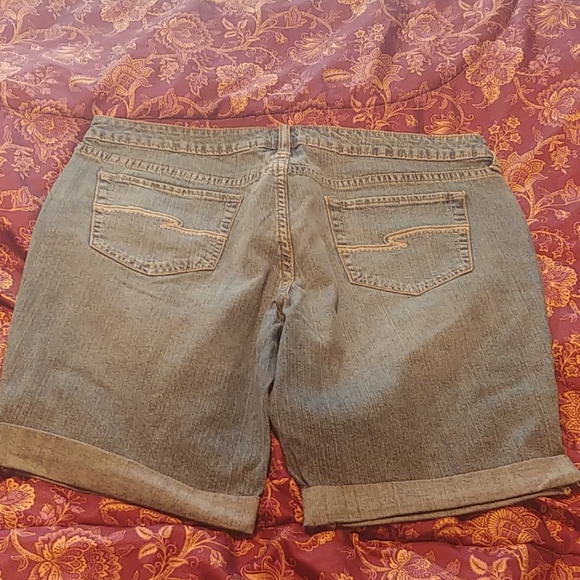 Arizona Jean Co Shorts. - Picture 2 of 3